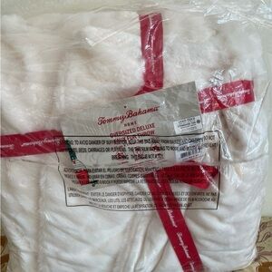 Tommy Bahama Oversized Deluxe White Comforter